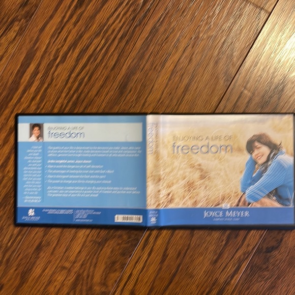 Joyce Meyer collection, plus 2 books by John C Maxwell and by Marcus Braybrooke. - Picture 15 of 15